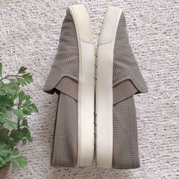 Vince BLAIR Perforated Leather Slip On Sneaker Loafers - Picture 3 of 10